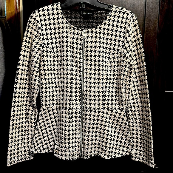 Seduction zipper up long sleeve top, size M, black and white. - Picture 1 of 3